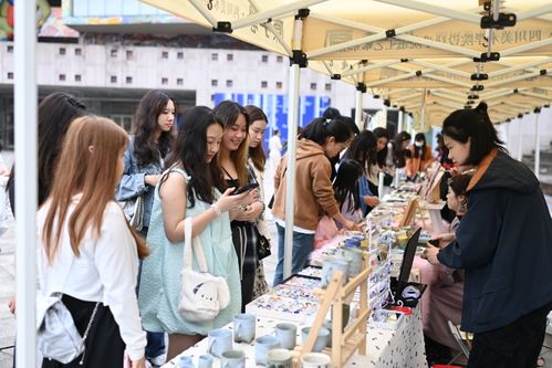 高校创意集结 蓝鲸市集火爆校园